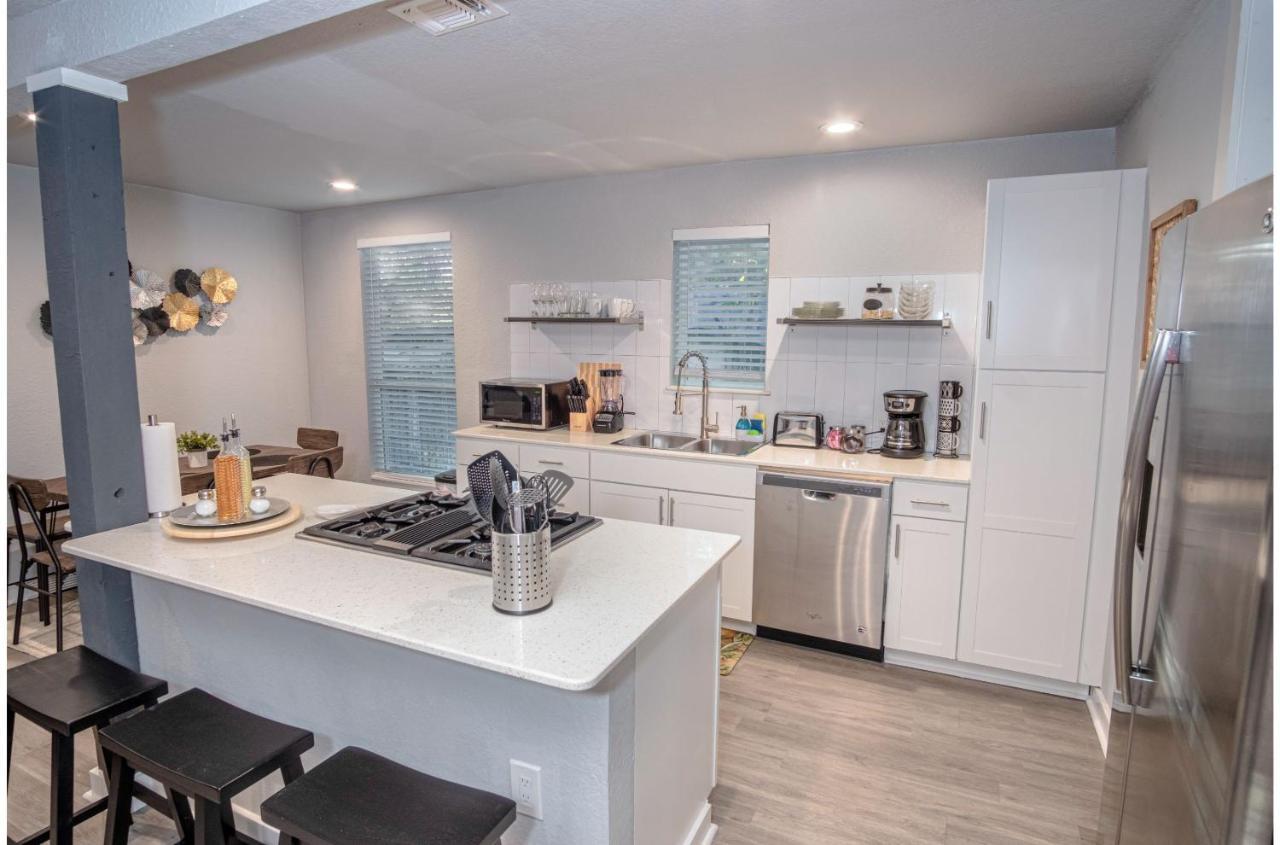 Stylish 4 Br2Ba Renovated Home Near Downtown San Antonio Bagian luar foto